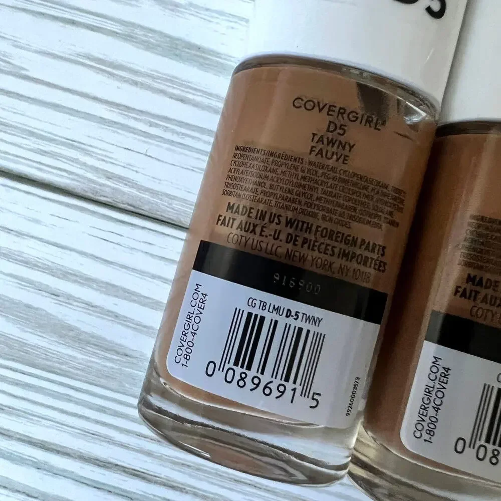 NEW CoverGirl Trublend Tawny Hydrating Smoothing Liquid Foundation 30 mL D5